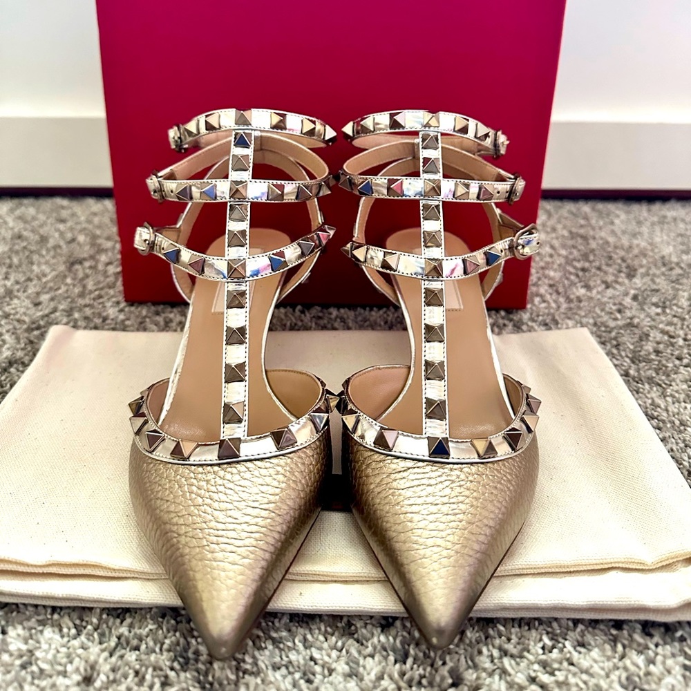 Valentino Rockstud Caged Pump 65mm/2.5 in heel. Gently used